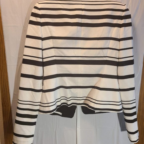 BCBGMAXAZARIA BLACK AND WHITE HORIZONTAL STRIPE BLAZER - Picture 5 of 6